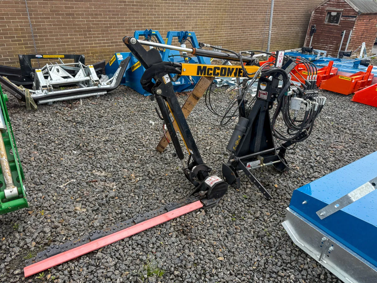 2017 McConnel Swingtrim Hedgetrimmer - Image 1