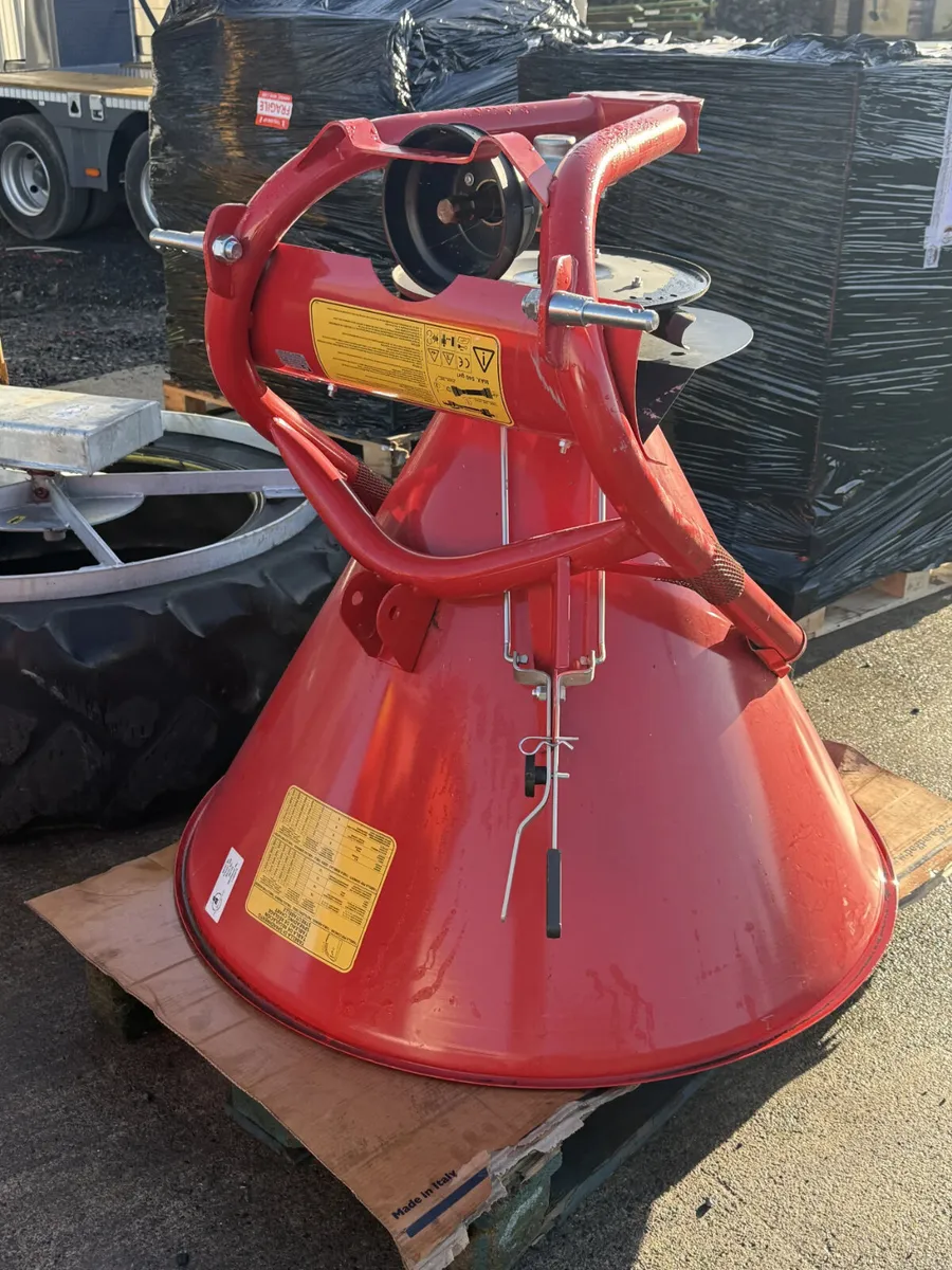 DEMO Fressori P300 Fertiliser Spreader - Image 1