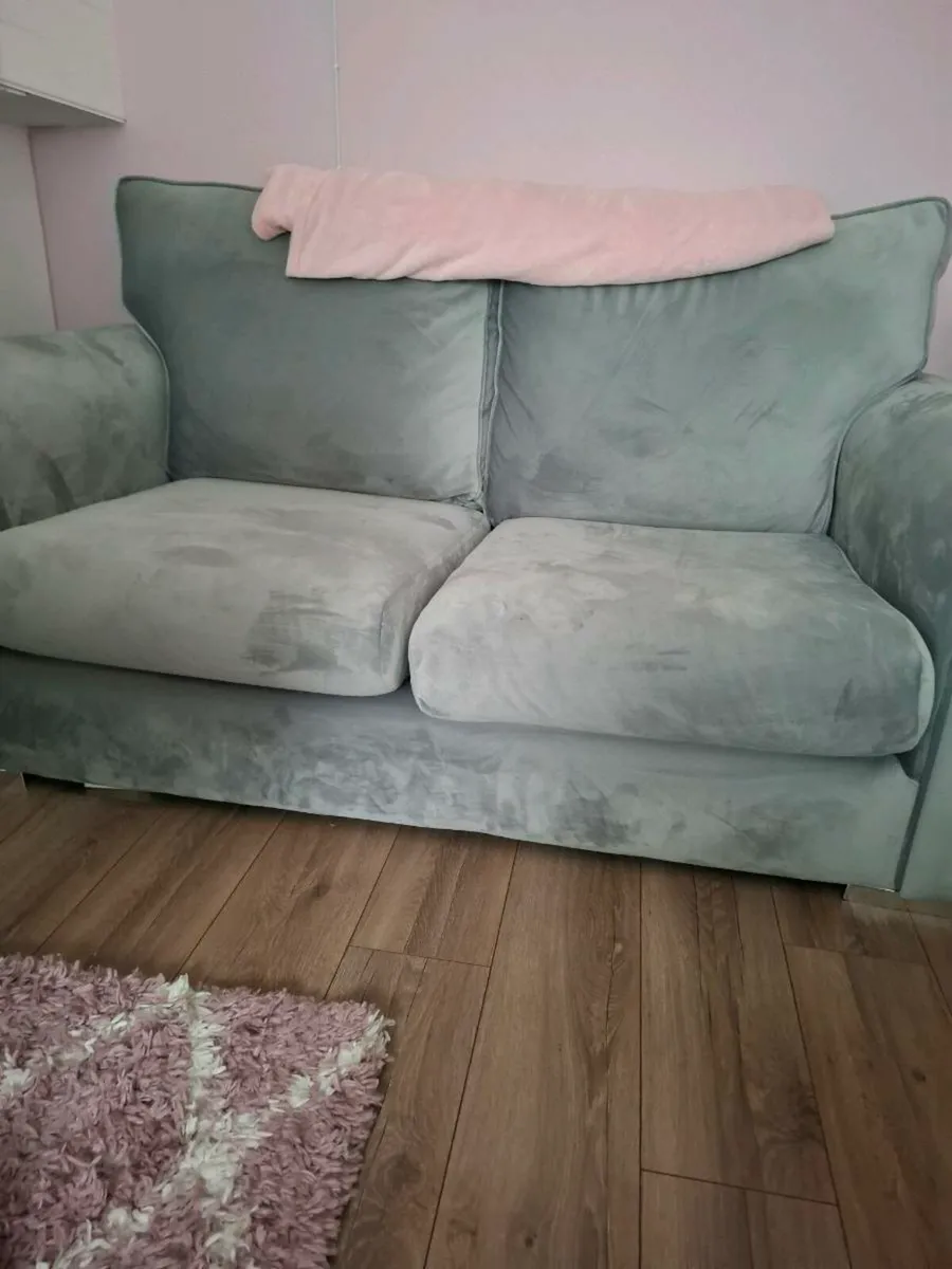 2 seater couch - Image 1