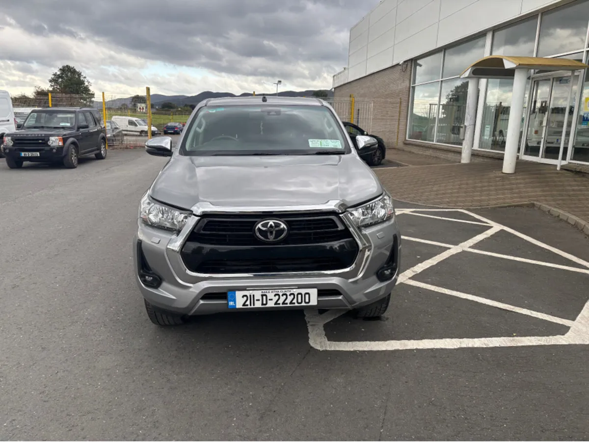 Toyota Hilux 2.4 DOUBLE CAB SR5 4DR - Image 4