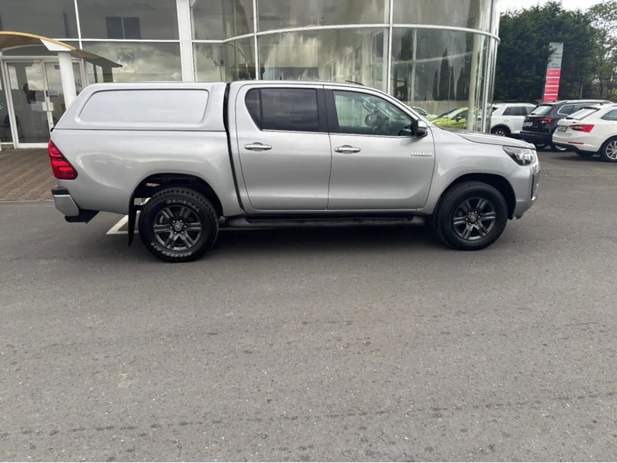 Toyota Hilux 2.4 DOUBLE CAB SR5 4DR - Image 2