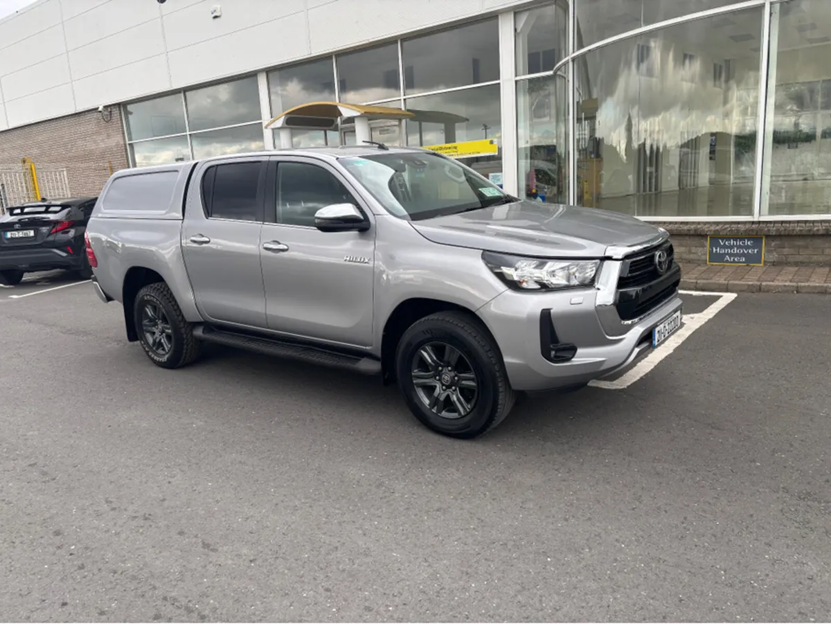 Toyota Hilux 2.4 DOUBLE CAB SR5 4DR - Image 3