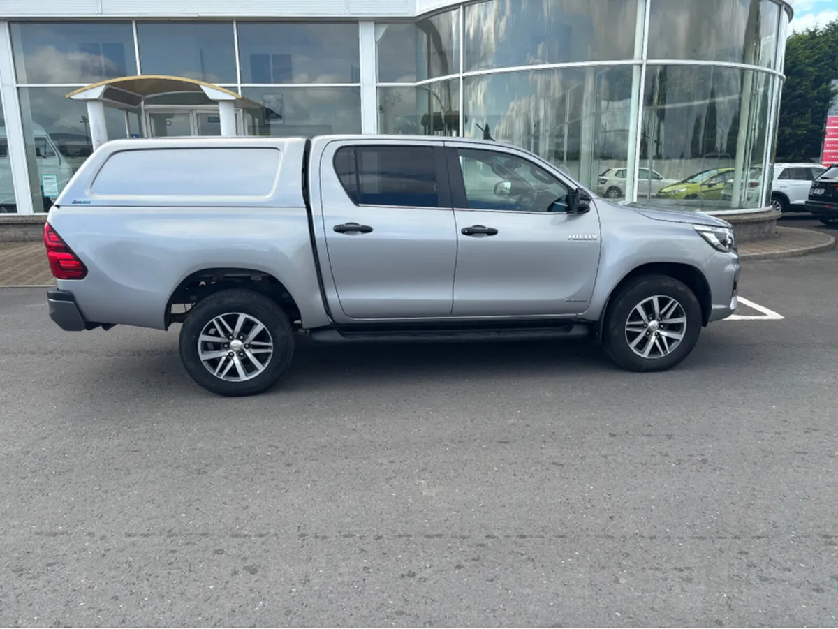 Toyota Hilux DCAB INVINCIBLE AT 4DR A AUTO - Image 1