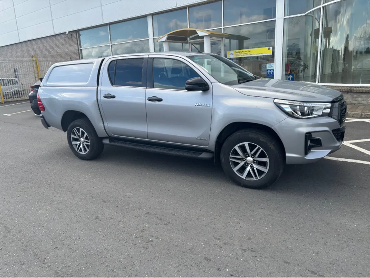 Toyota Hilux DCAB INVINCIBLE AT 4DR A AUTO - Image 2