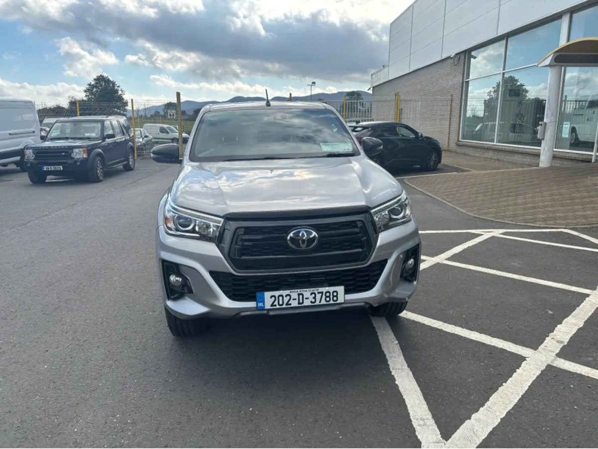 Toyota Hilux DCAB INVINCIBLE AT 4DR A AUTO - Image 3