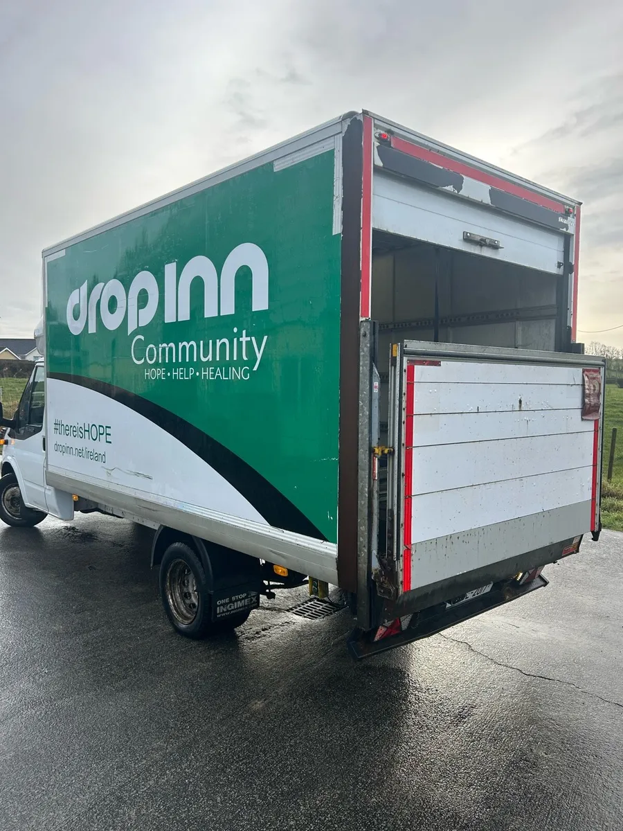 Ford transit Luton van with tail lift - Image 3