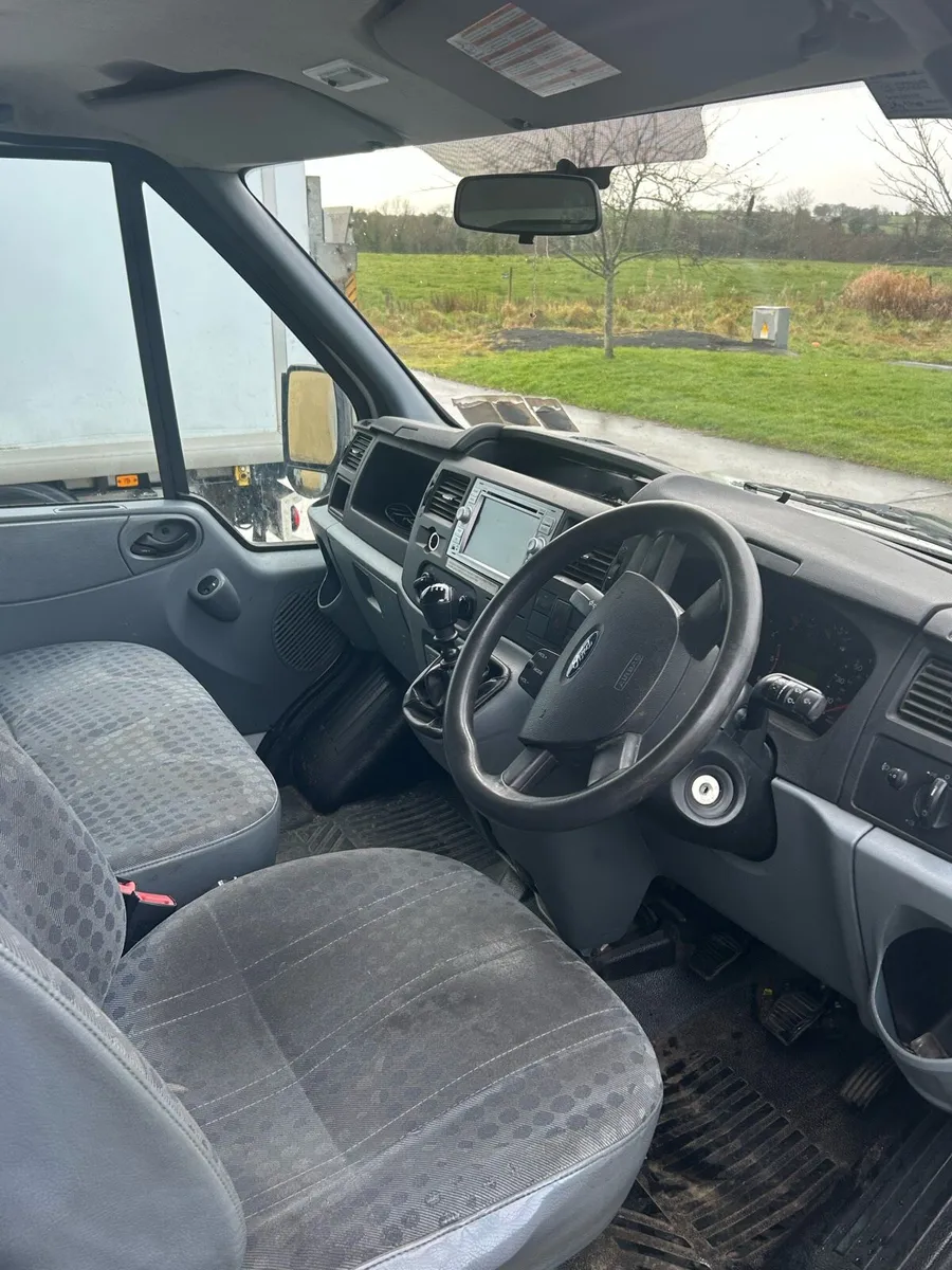 Ford transit Luton van with tail lift - Image 4