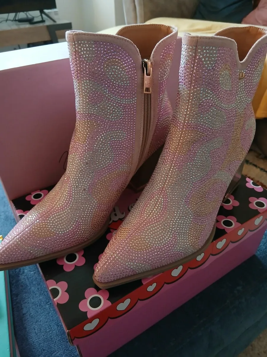 Boots - Image 1