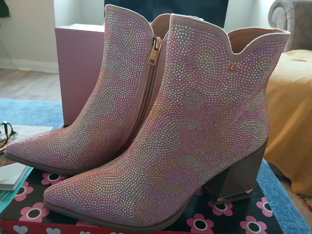 Boots - Image 2