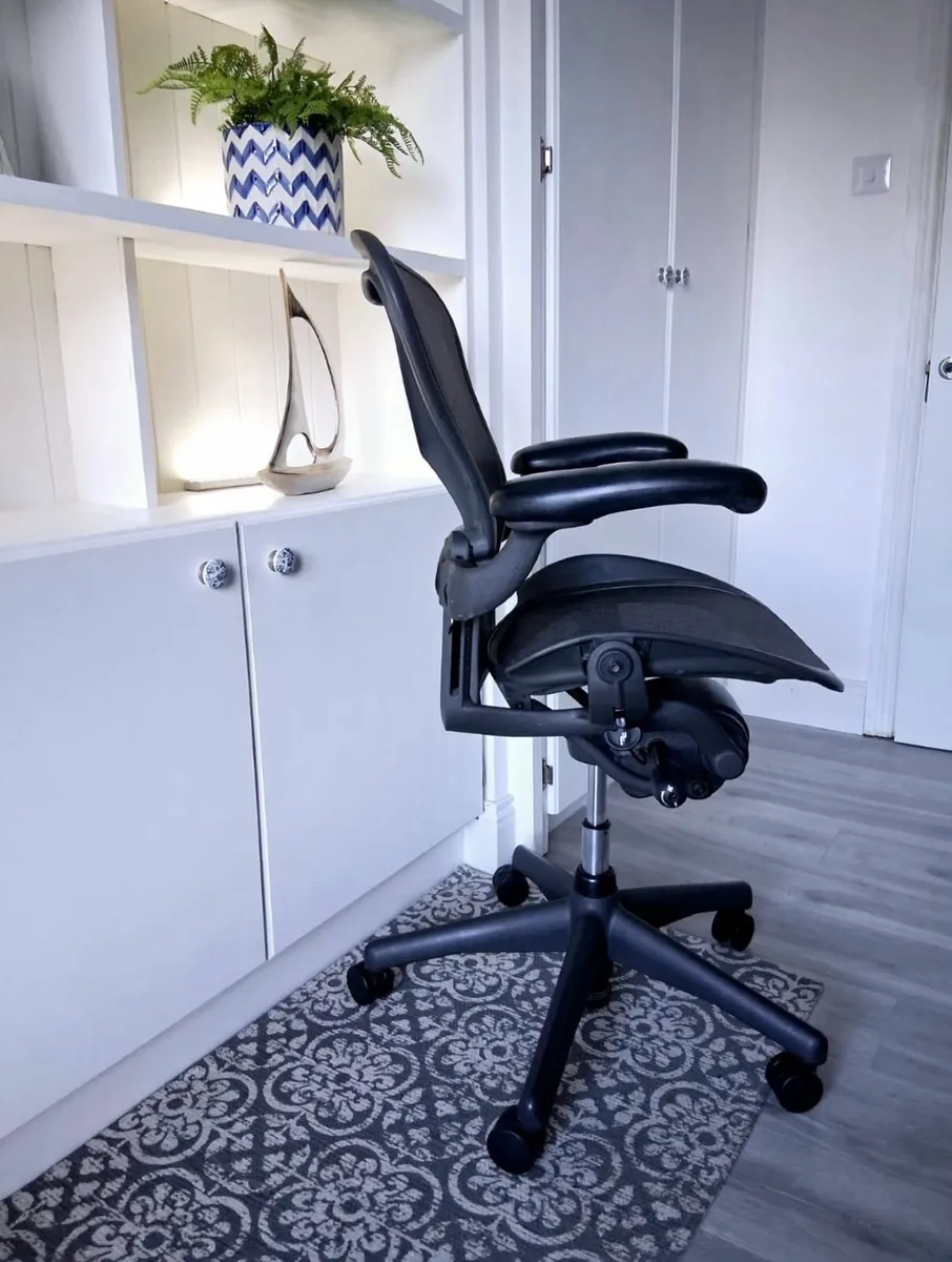 Herman Miller Aeron Office Chair - Image 2