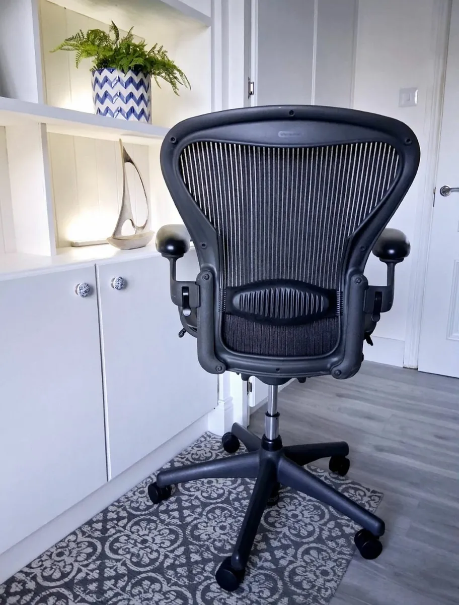 Herman Miller Aeron Office Chair - Image 4