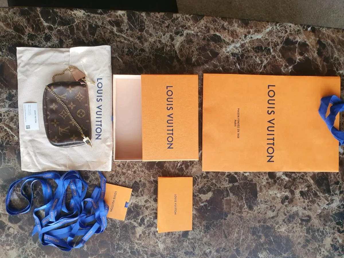 Louis Vuitton
Mini Pochette - Image 1