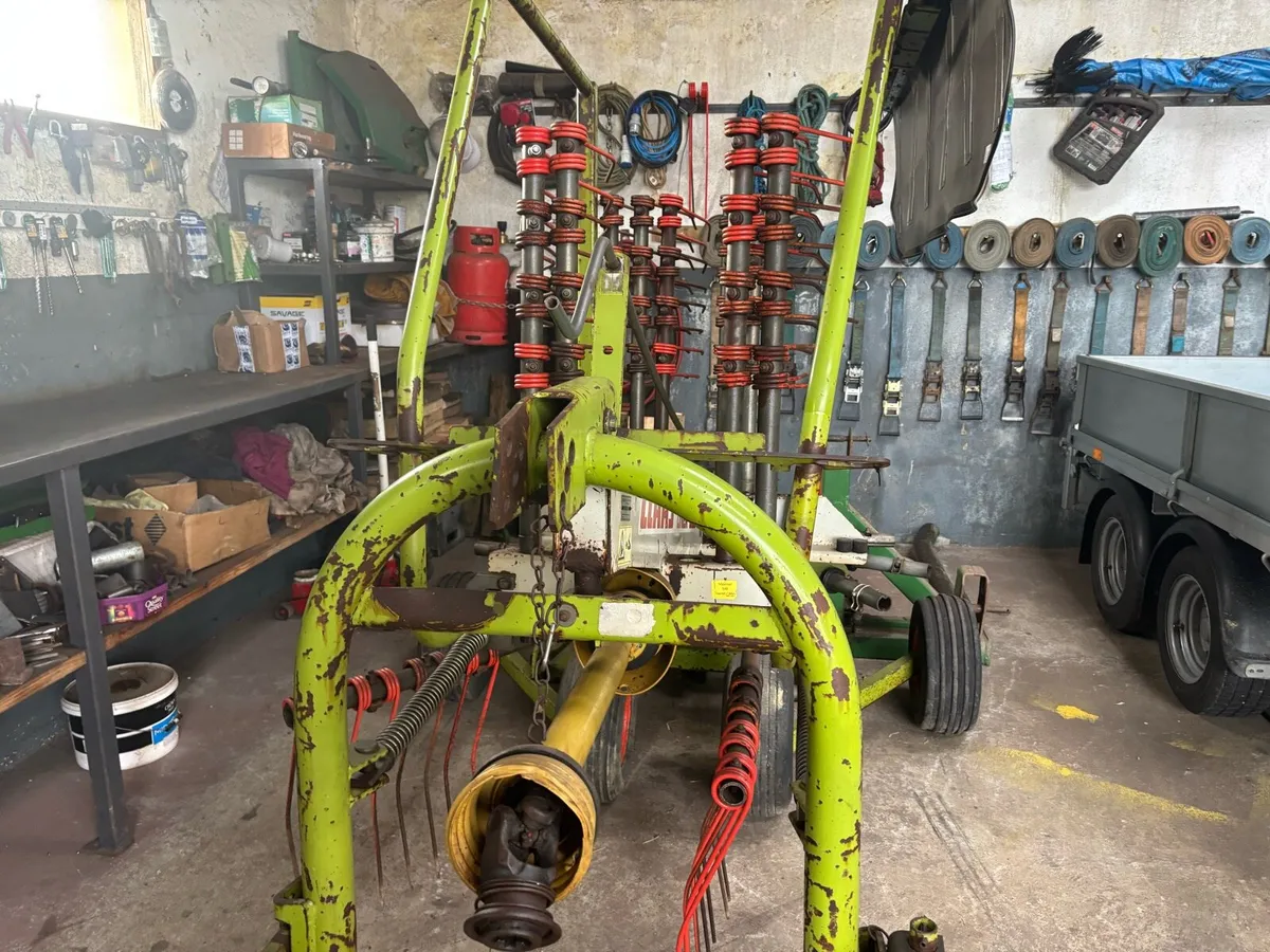 Claas Single Rotor Rake for sale - Image 1