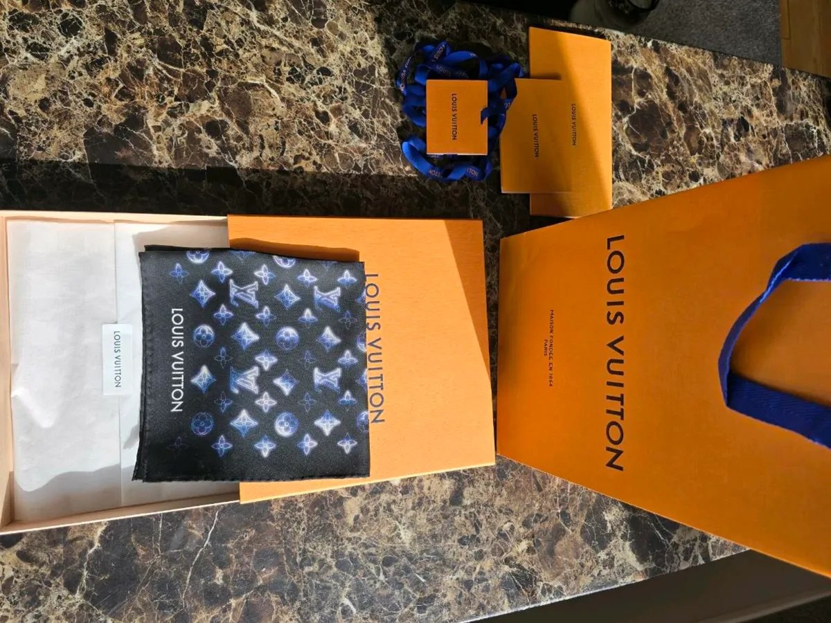 Louis Vuitton Flight Mode Bandana 45cm - Image 4