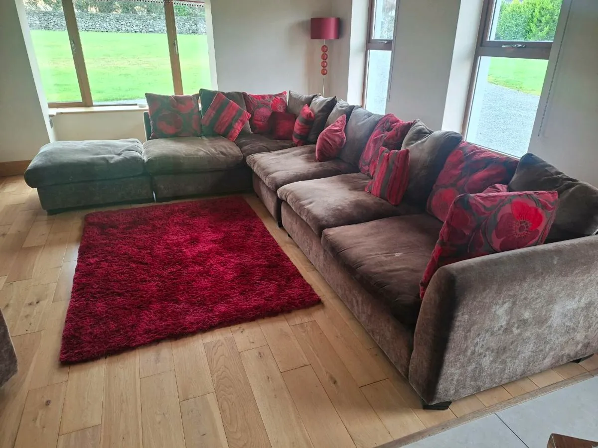 Corner piece sofa - Image 1