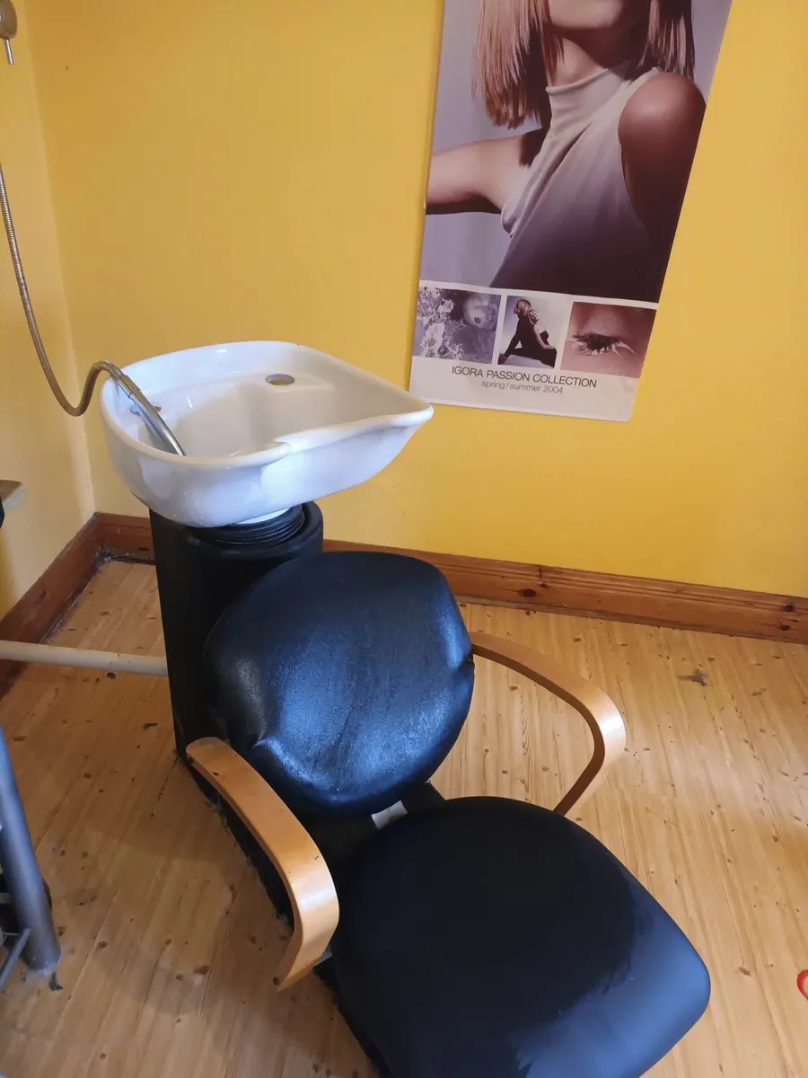 Hairdressing back wash and chair