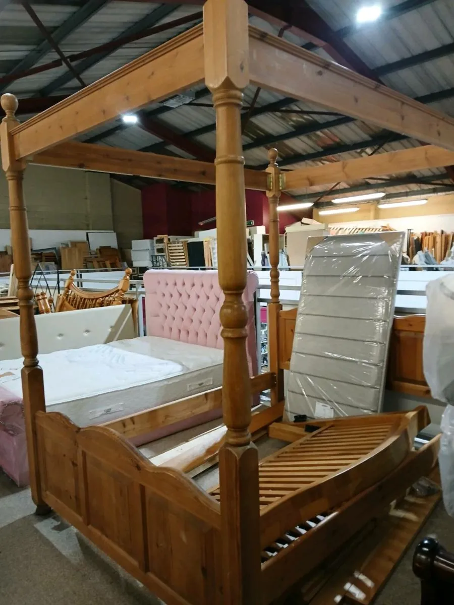 Four poster - Image 3