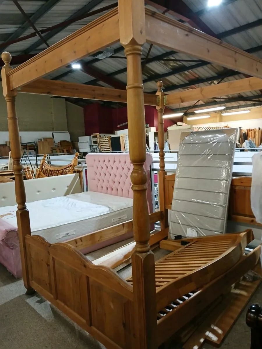 Four poster - Image 4