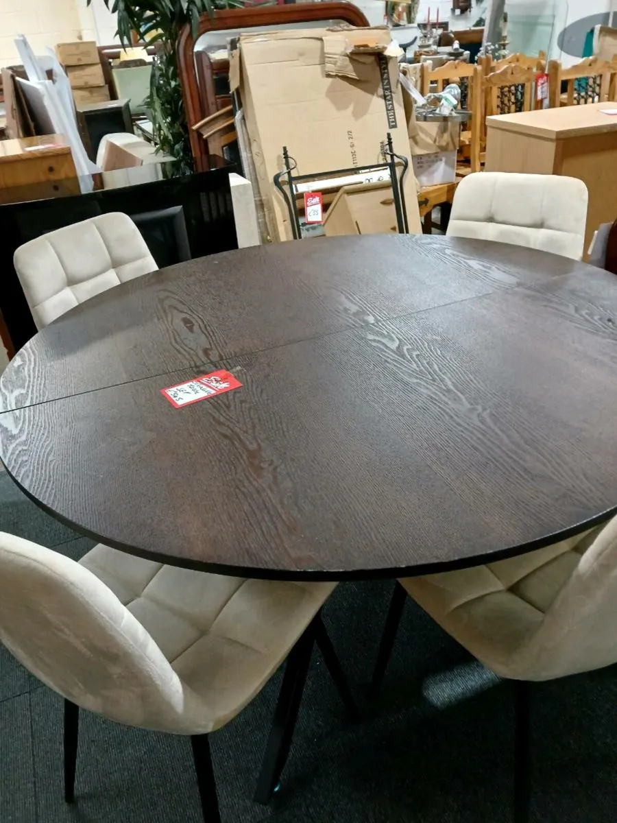 NEW Extendable table & 4 chairs