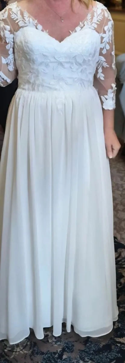 Wedding dress - Image 1