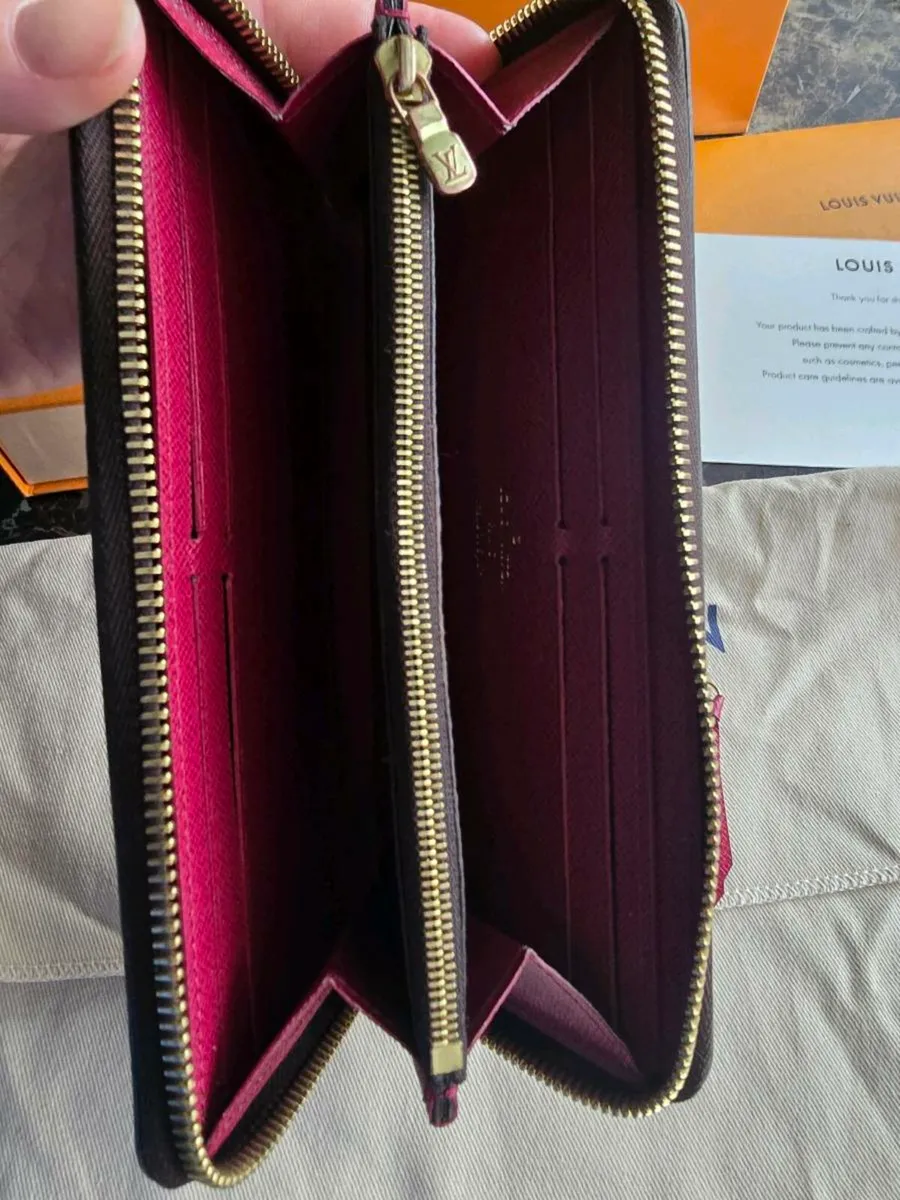 Louis Vuitton's classic Clémence wallet - Image 3