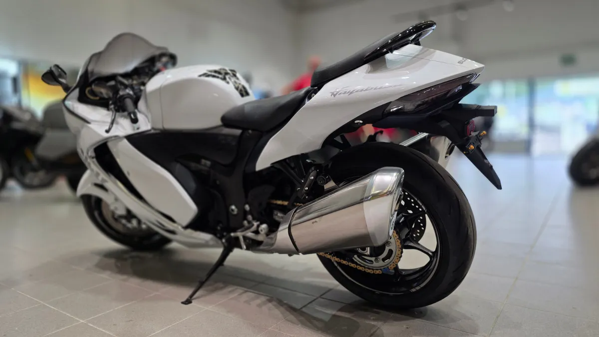 Suzuki GSX1300R Hayabusa - Image 4