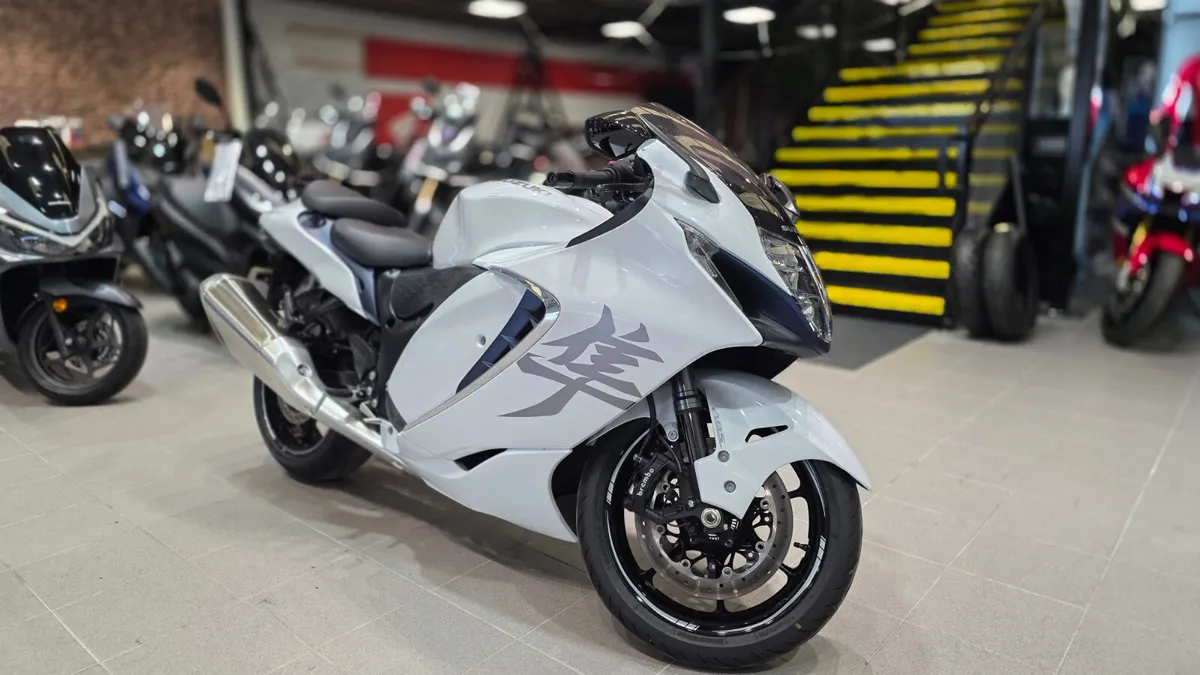 Suzuki GSX1300R Hayabusa - Image 2