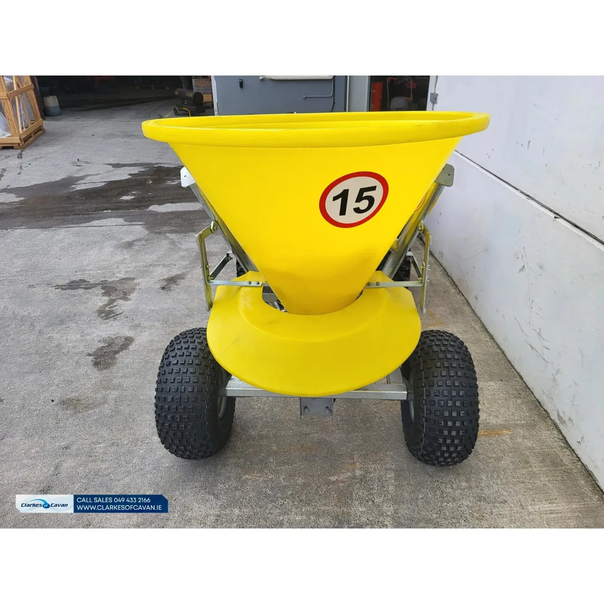 New Jarmet Quad Spreader with Cover - 300L - Image 3