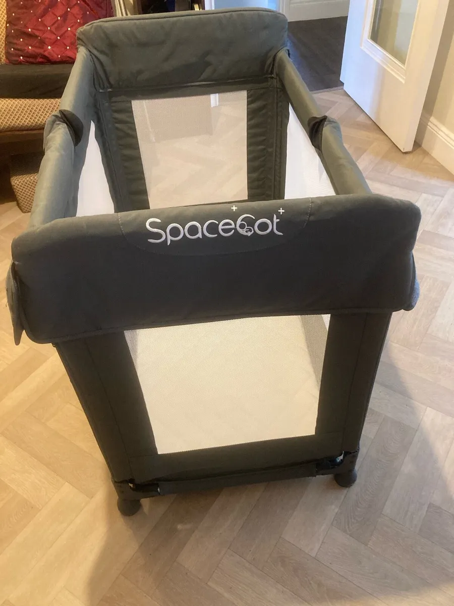 Travel cot and a Bouncer as a bonus - Image 2