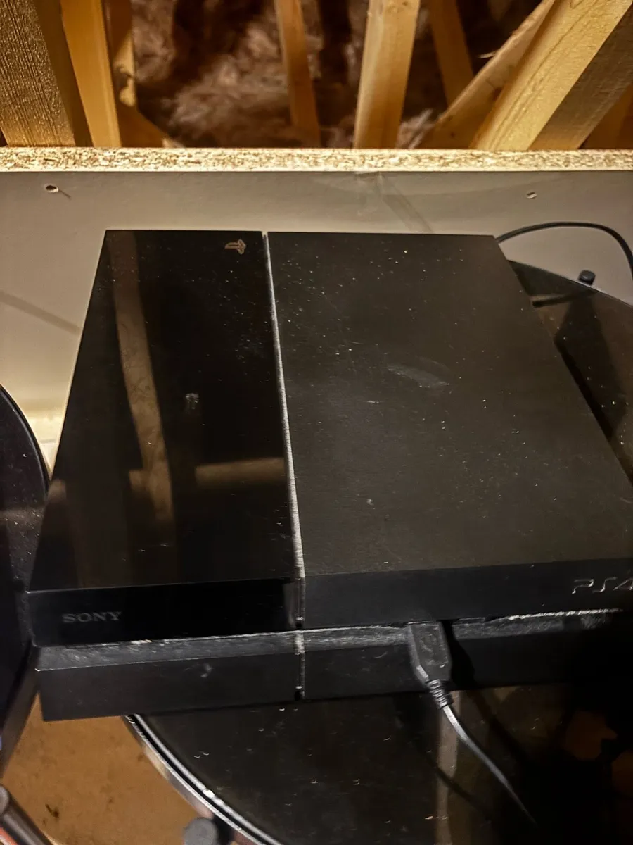 PlayStation 4 / PS4 - Image 1