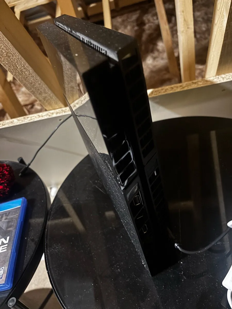 PlayStation 4 / PS4 - Image 2