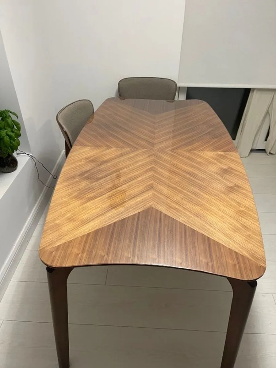Dining Table and chairs - Image 1
