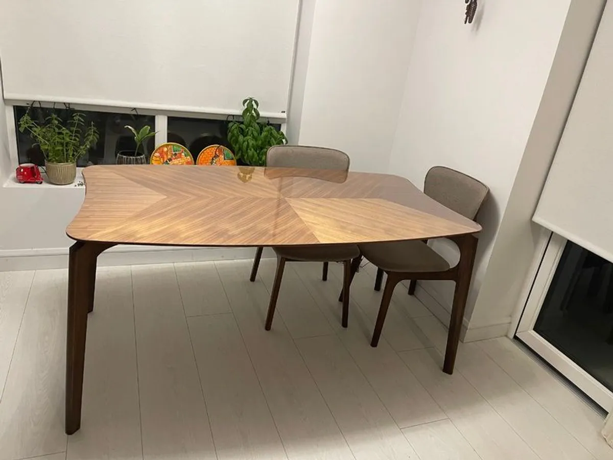 Dining Table and chairs - Image 4