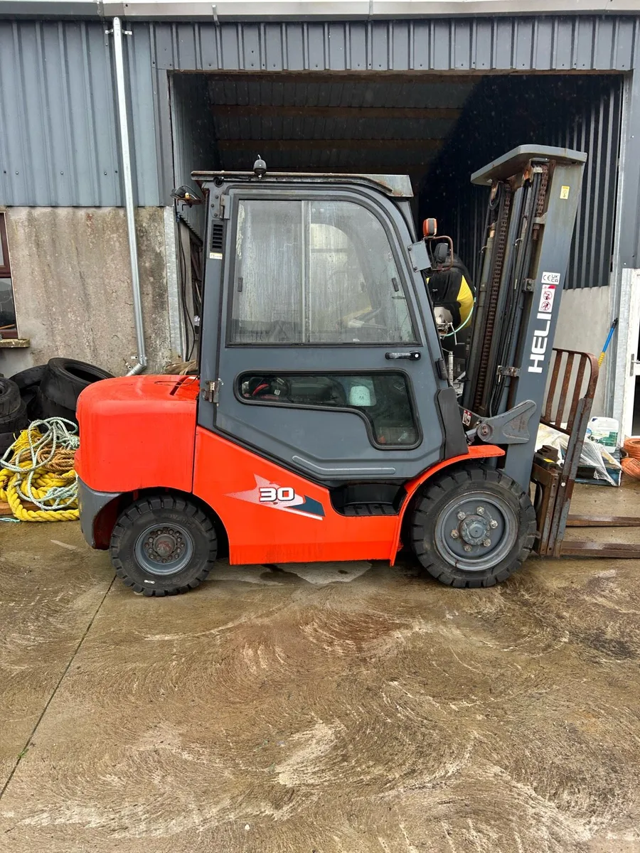 Heli 3 tonne forklift - Image 1