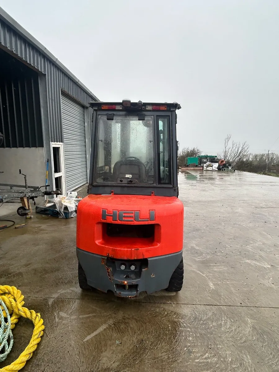 Heli 3 tonne forklift - Image 3