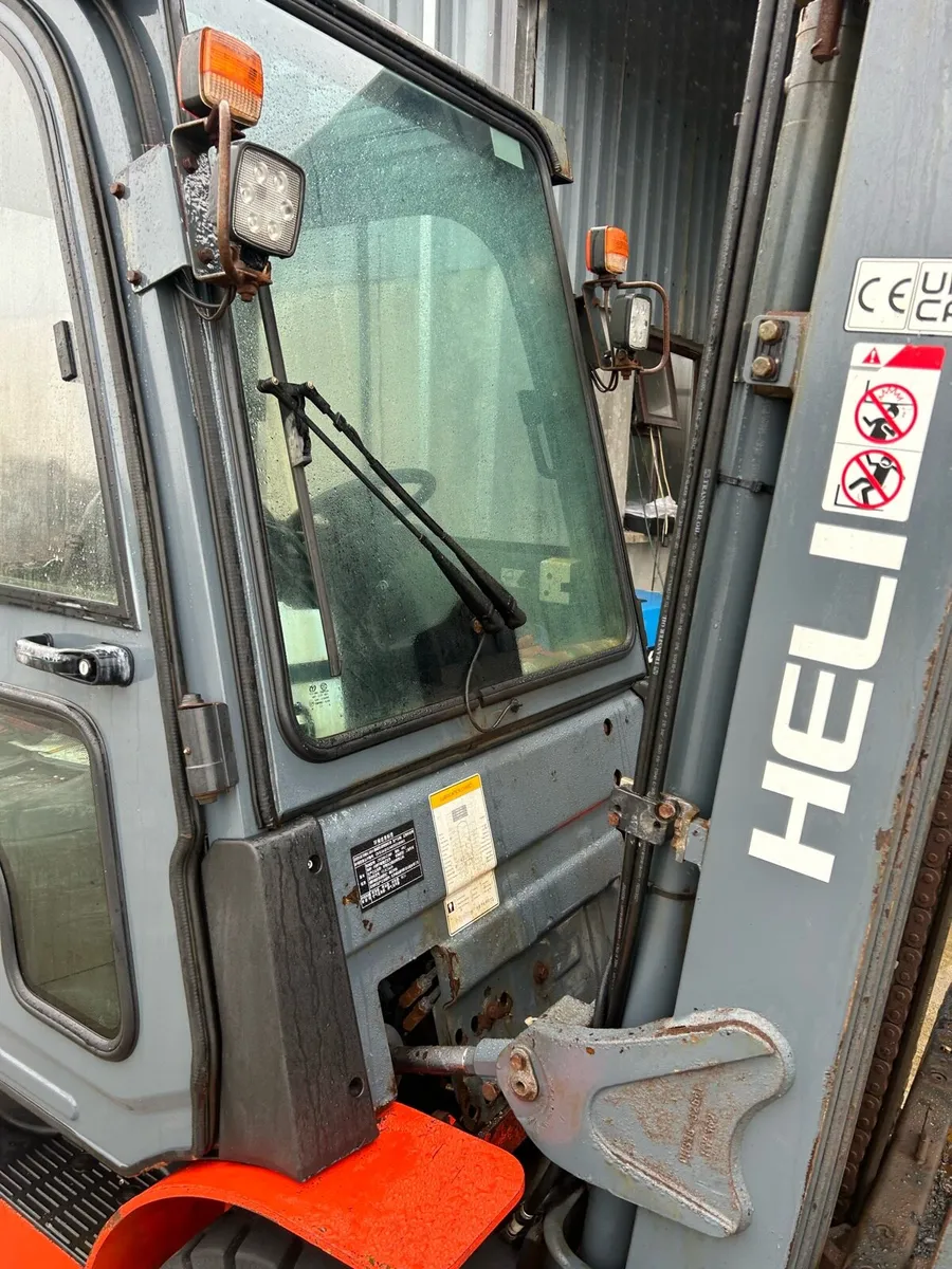 Heli 3 tonne forklift - Image 4