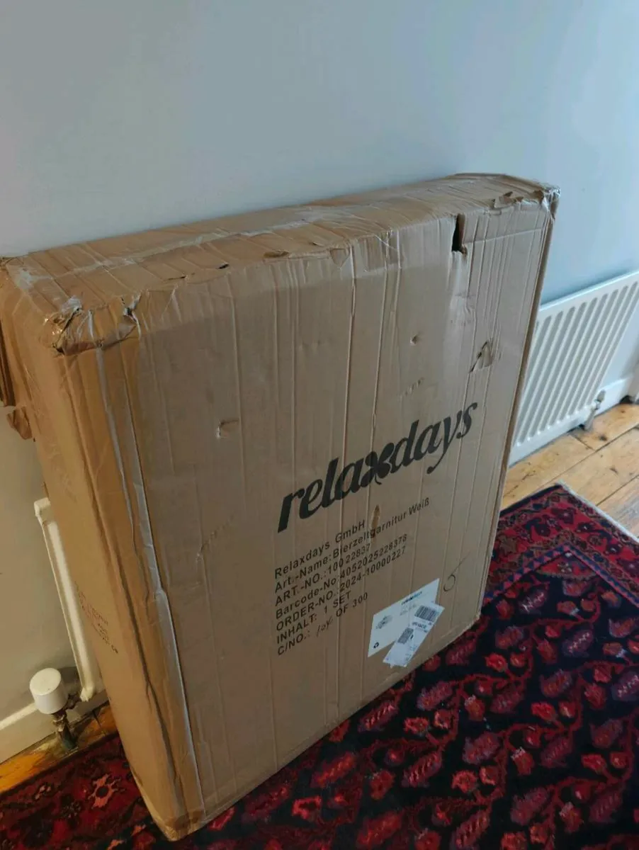 Foldable table and chairs - Image 1