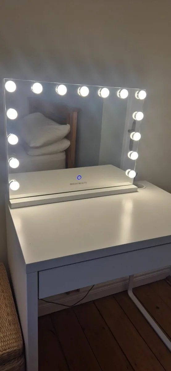 Vanity Mirror with lights - Image 2