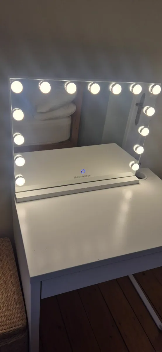 Vanity Mirror with lights - Image 1