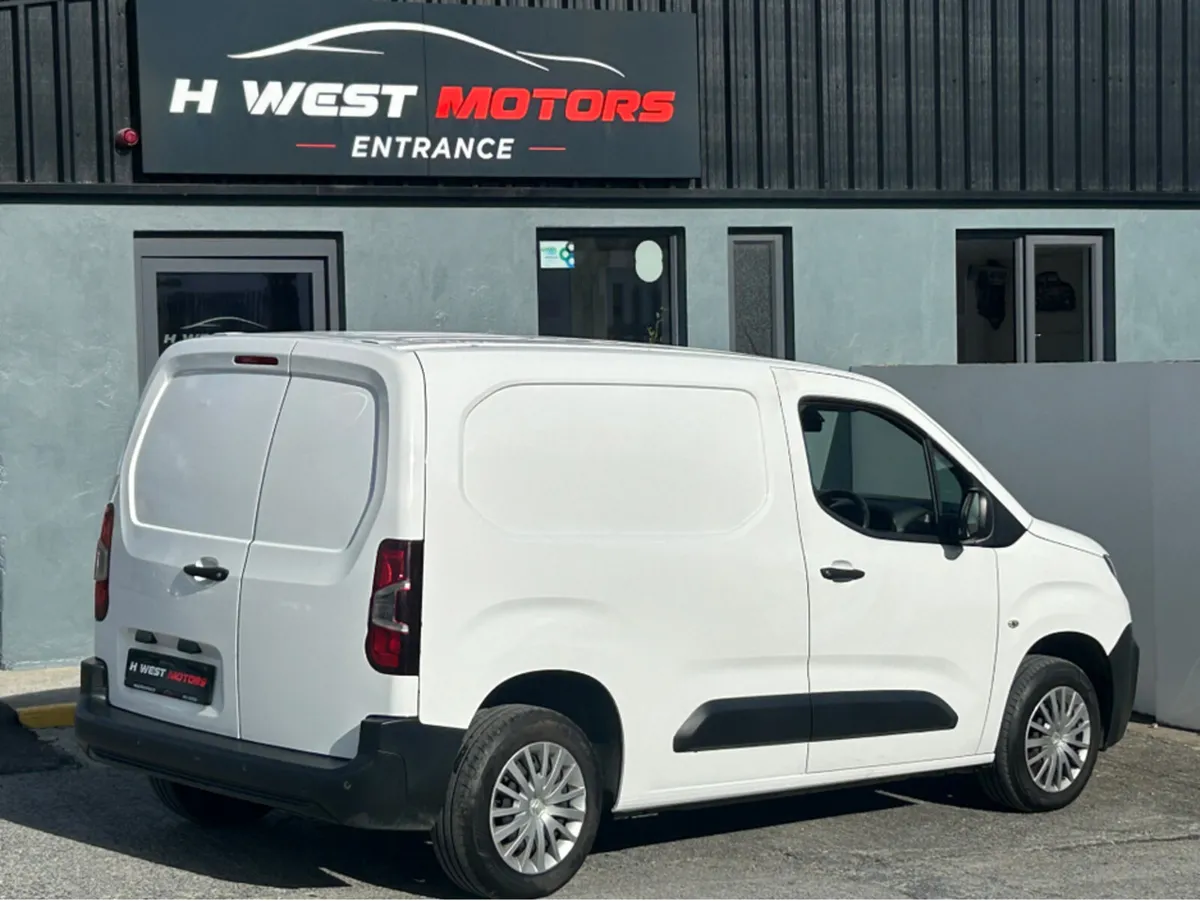 Citroen Berlingo ENT BLUEHDI 100 MWB 6 650KG 3DR - Image 3