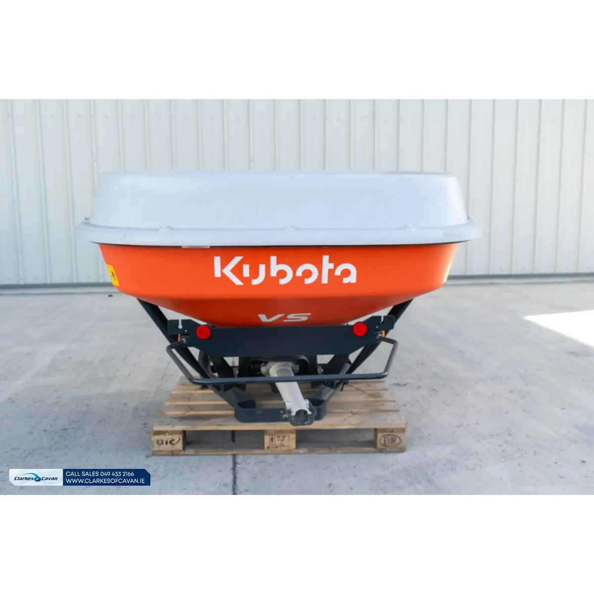 New Kubota VS1150 Fertiliser Spreader - Image 2