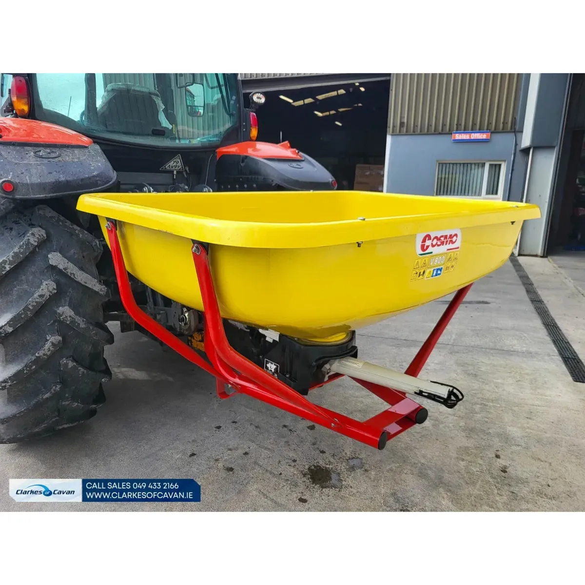 New Cosmo V800 Fertiliser Spreader - Image 2