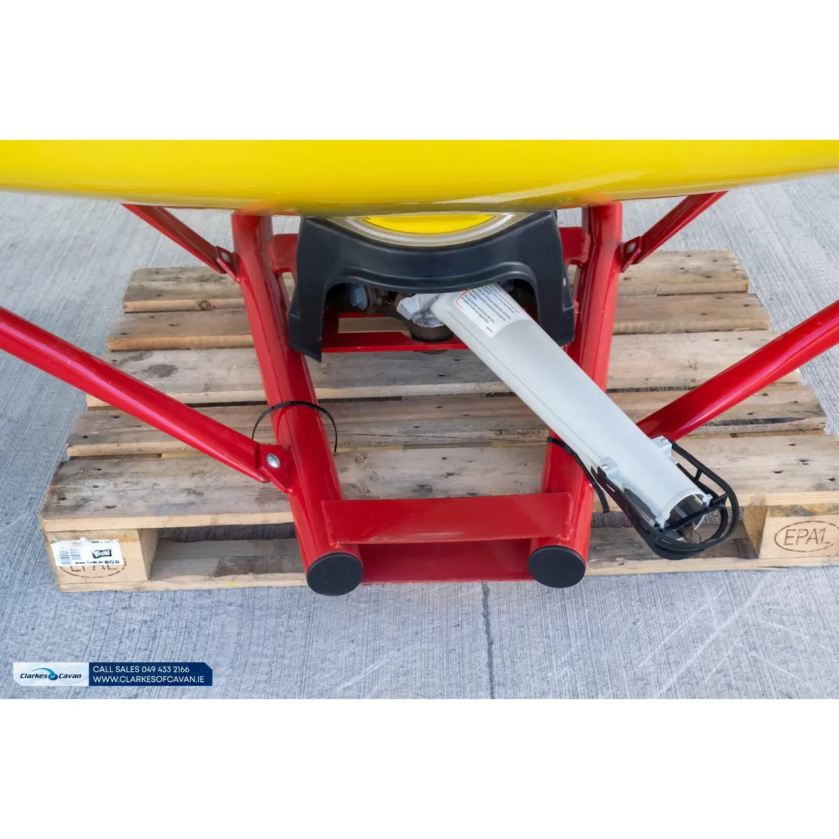 New Cosmo V800 Fertiliser Spreader - Image 3