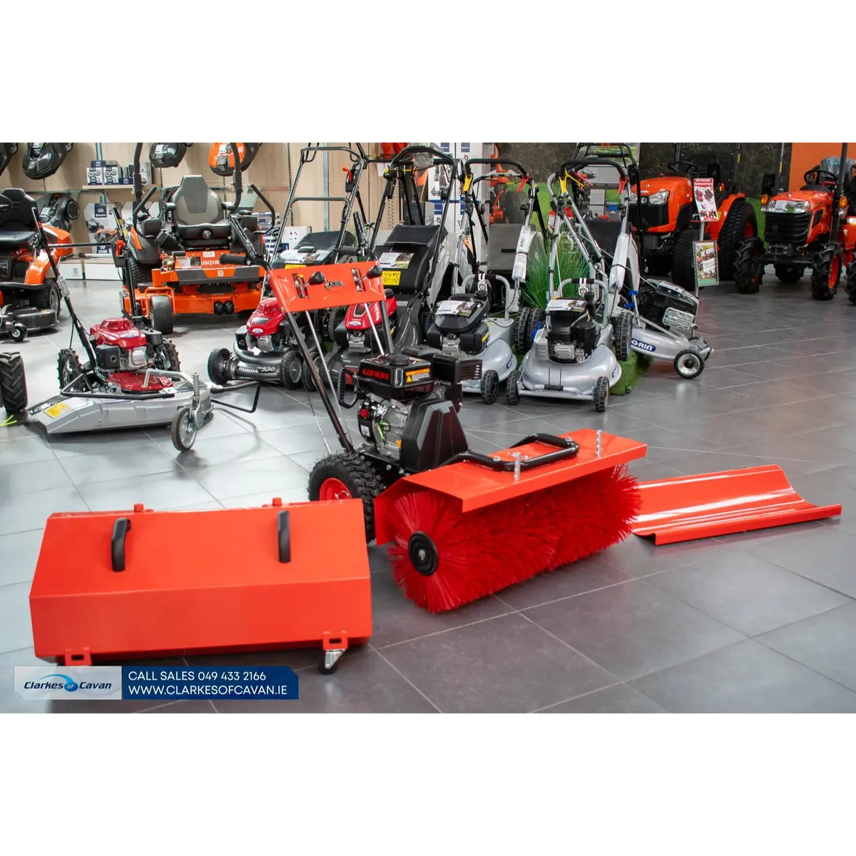 New Victor VSW800 800mm Petrol Sweeper - Image 2