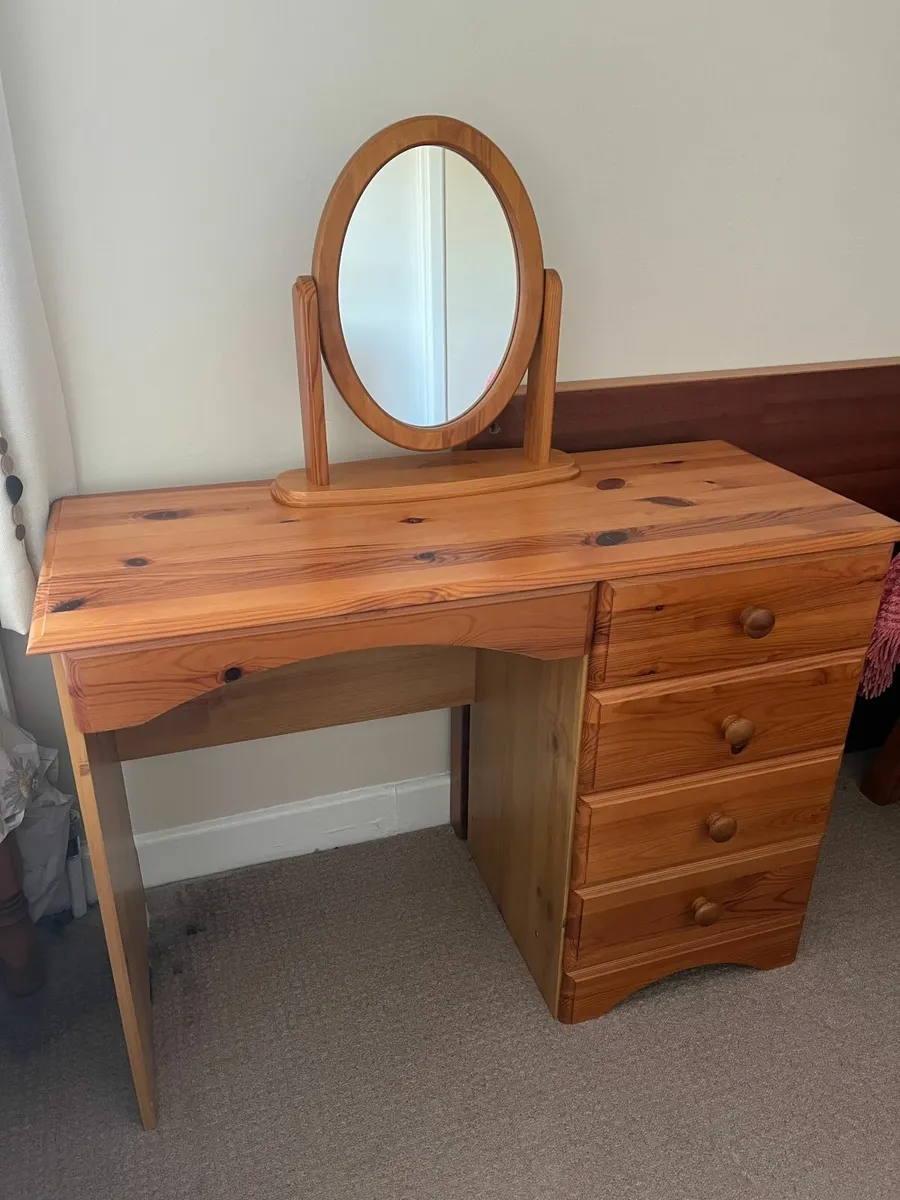 Dressing table and mirror - Image 1