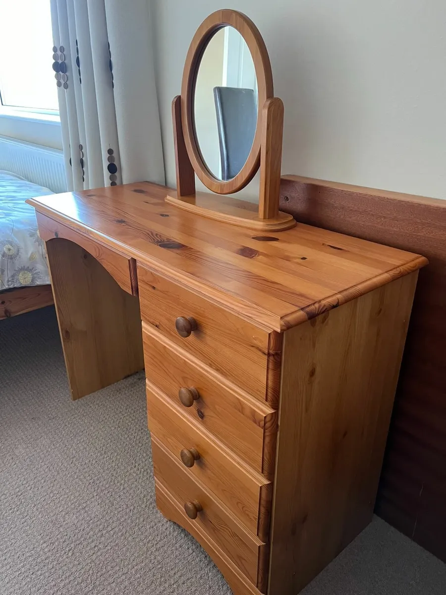 Dressing table and mirror - Image 2