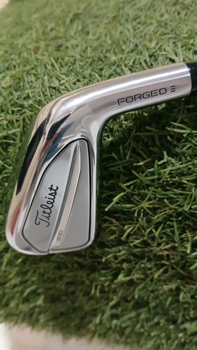 Titleist T200 3rd Generation 4 Iron - Image 1