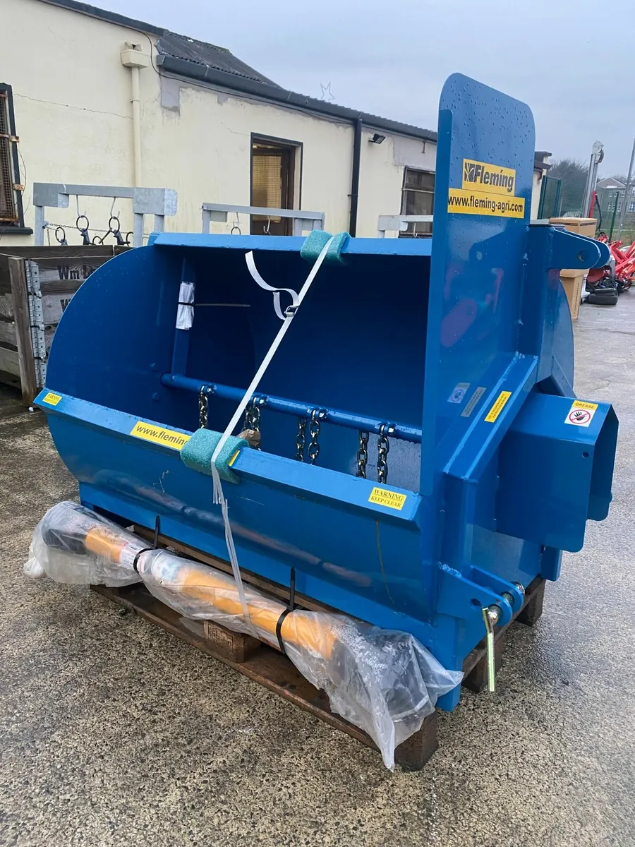Fleming Mini Muck Spreader - Image 1