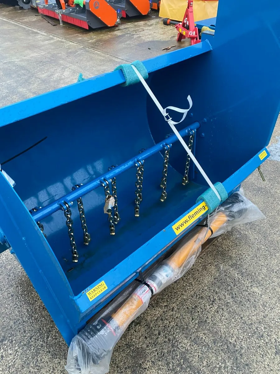 Fleming Mini Muck Spreader - Image 3