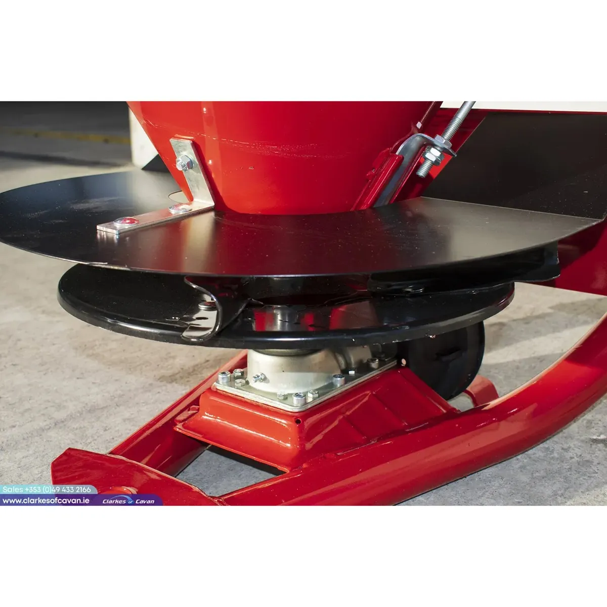 New Fressori 300 Fertiliser Spreader - Image 2